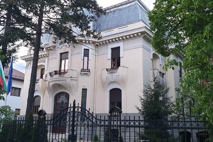 Посолството ни в Букурещ има готовност да издава служебна бележка на желаещите да гласуват български граждани